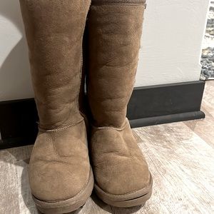 Tall Emu boots, size 7 ❄️